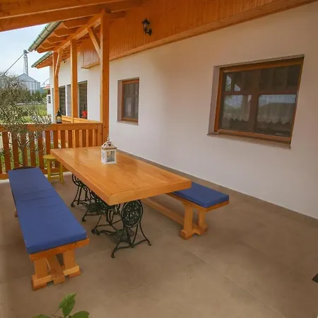 Rozsa Vendeghaz Feriehus *