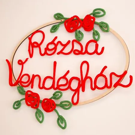 Feriehus Rozsa Vendeghaz *