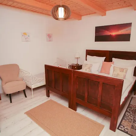 Rozsa Vendeghaz Feriehus Polány