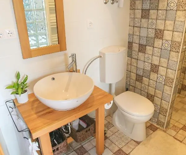 Rozsa Vendeghaz 別荘 *