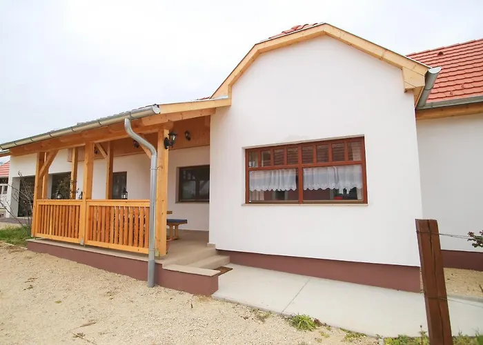 Rozsa Vendeghaz 別荘 Polány